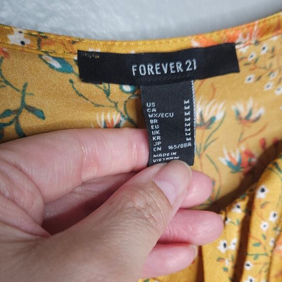 Forever 21 satin long sleeve blouse top - Picture 6 of 7